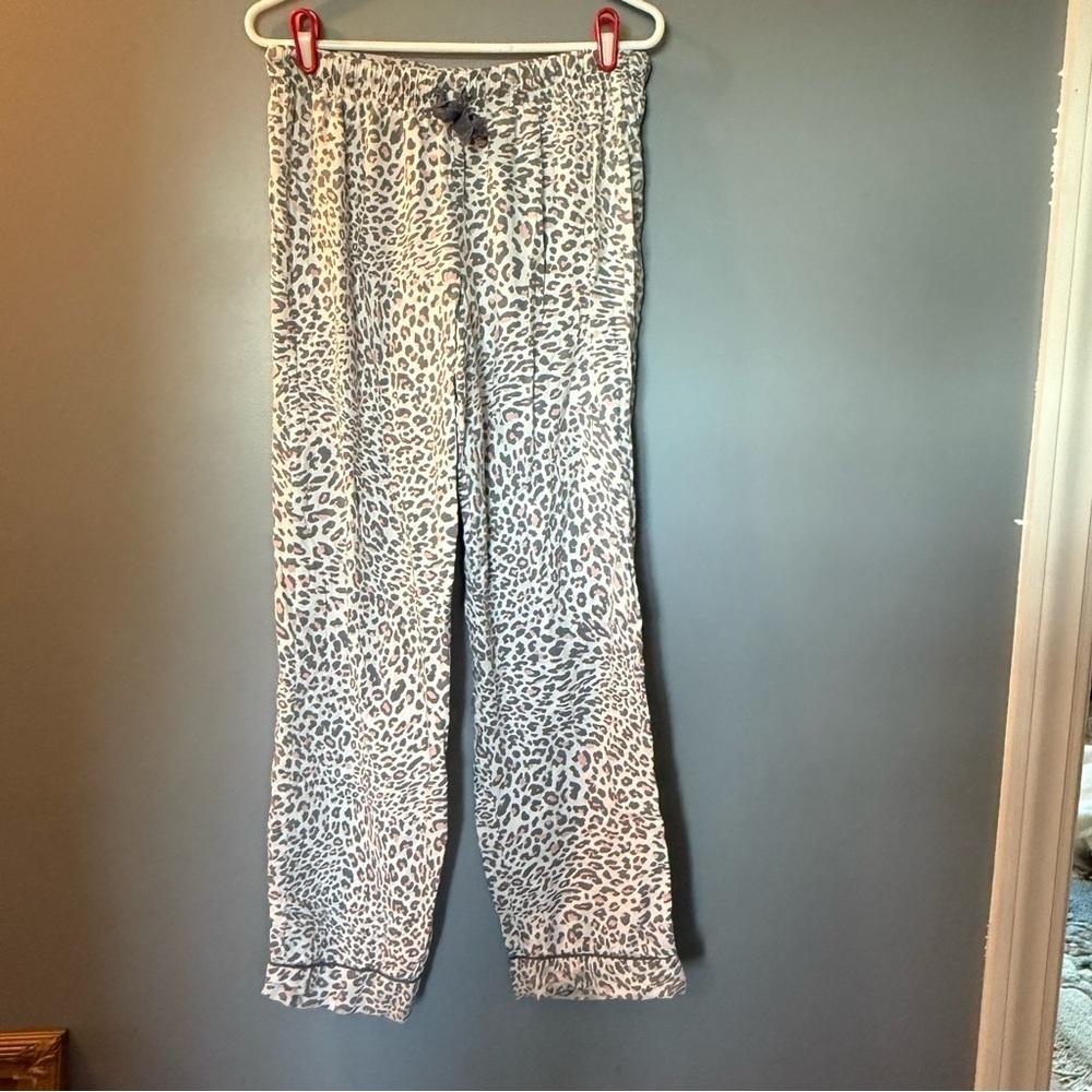 Victoria's Secret Leopard Print 2 Piece Pajamas Button Up Top Elastic/Tie Bottom - Picture 8 of 9